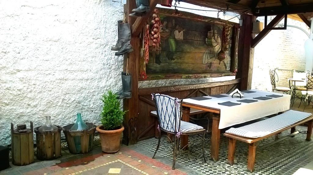 Penzion A Restauracia Toldi Galanta Exterior foto