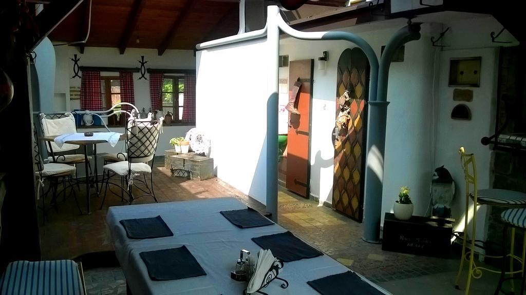Penzion A Restauracia Toldi Galanta Exterior foto